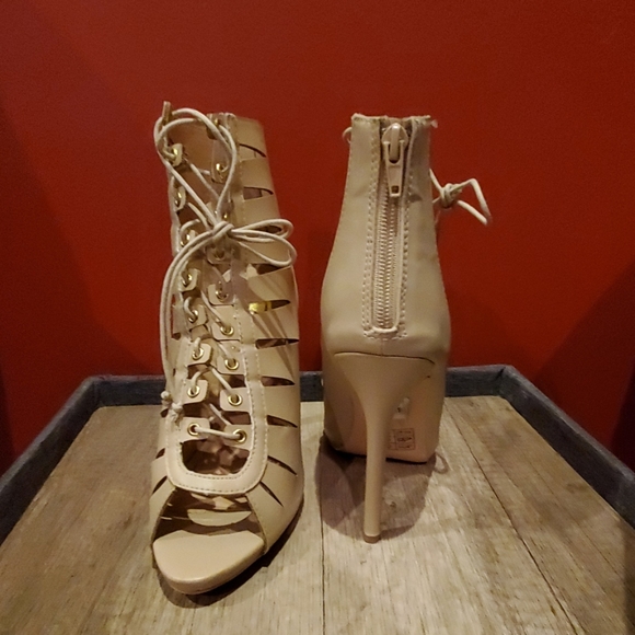 Heels - Picture 3 of 5